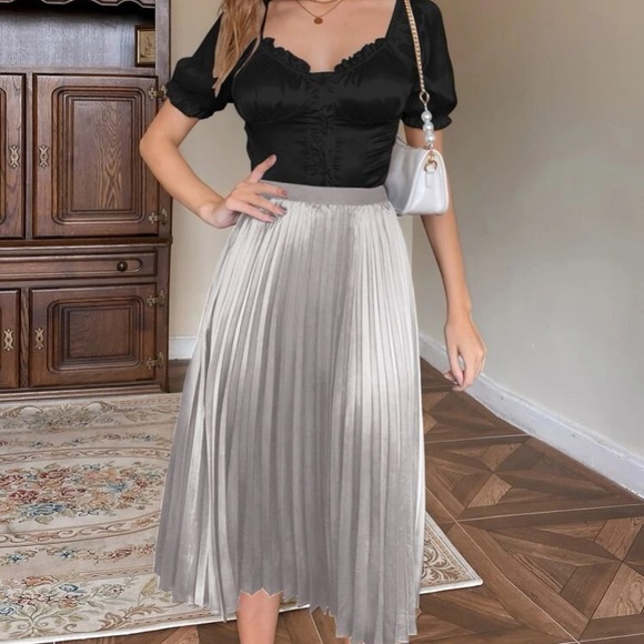 Luxe pleated midi skirt - Picture 4 of 6